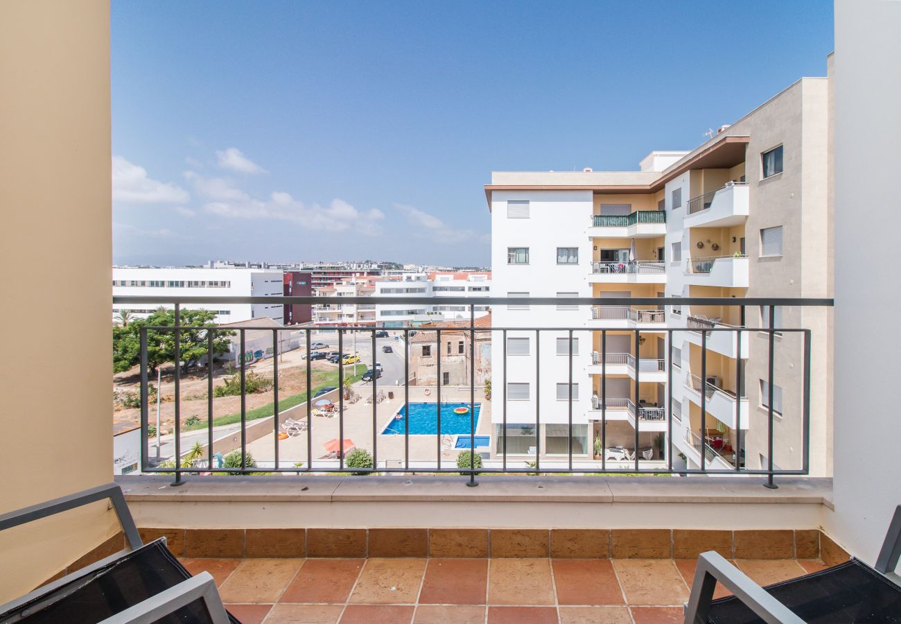 Apartamento em Lagos - Prime Location | Fully A/C | Town Centre | Pool | Garage