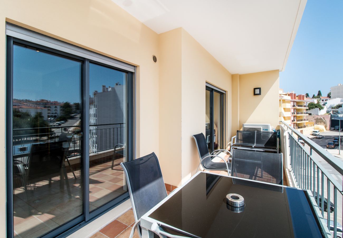 Apartamento em Lagos - Prime Location | Fully A/C | Town Centre | Pool | Garage