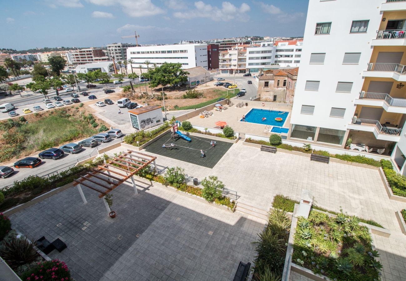 Apartamento em Lagos - Prime Location | Fully A/C | Town Centre | Pool | Garage