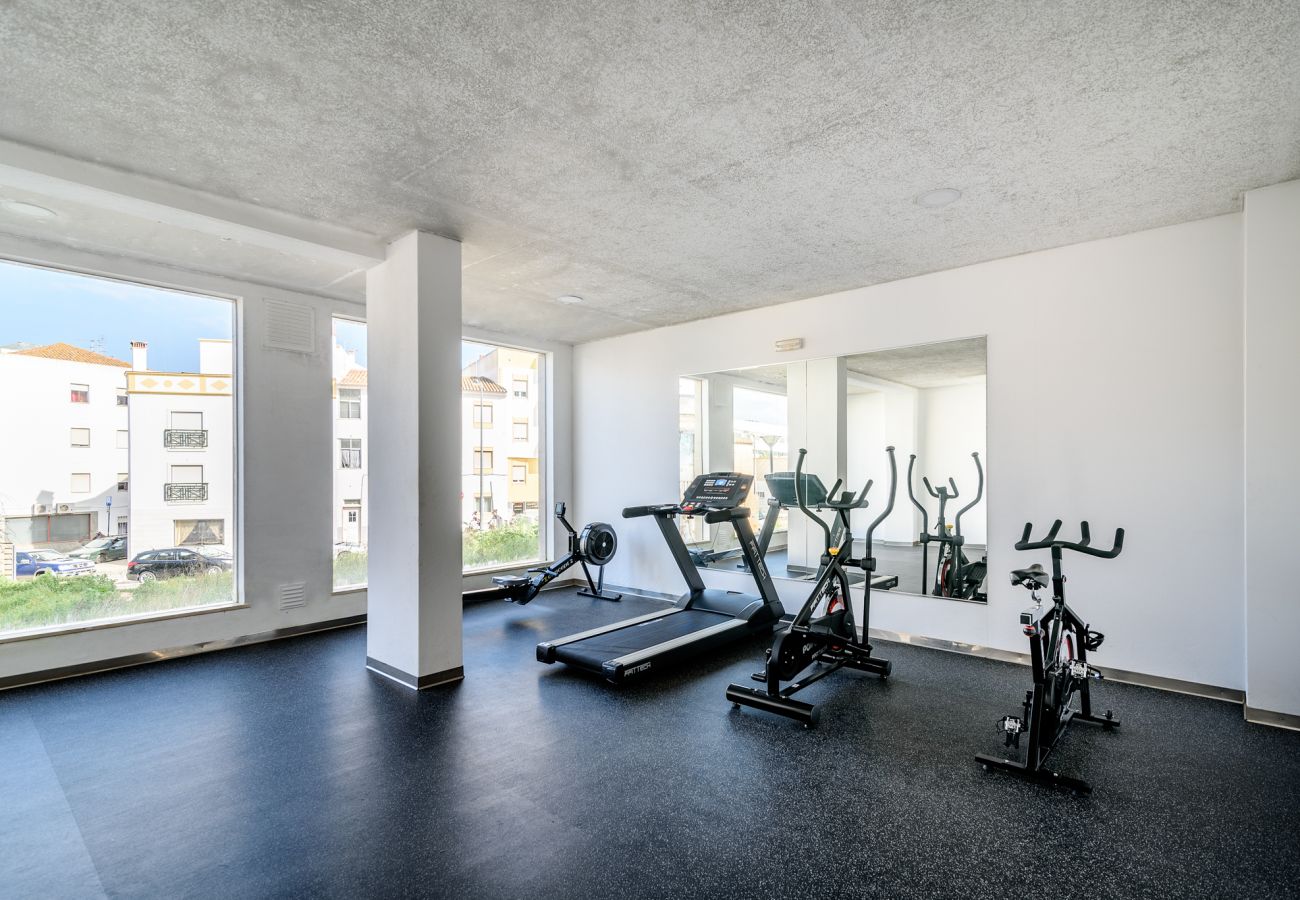 Apartamento em Lagos - Prime Location | Fully A/C | Town Centre | Pool | Garage