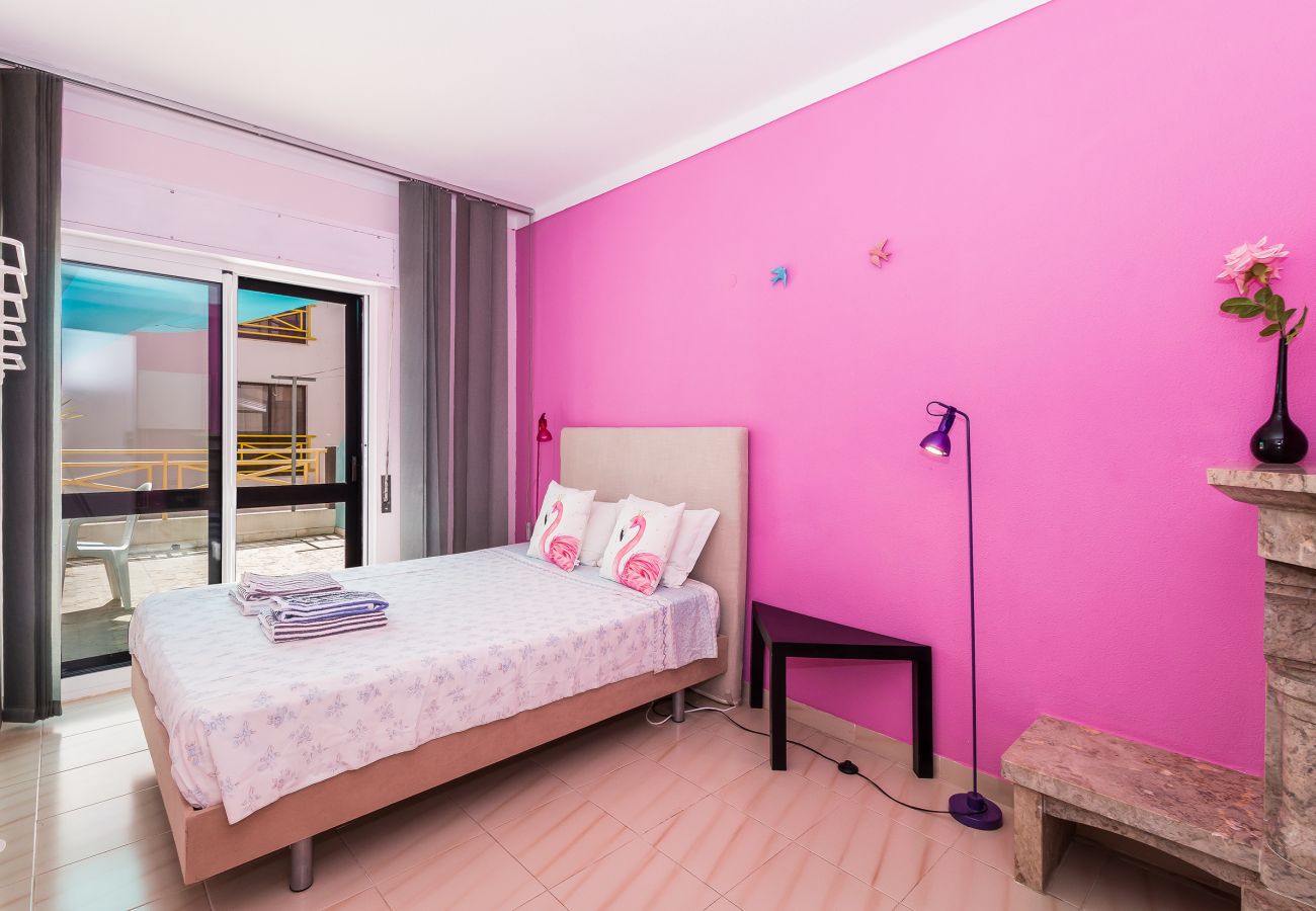 Quarto em Lagos - Passaro Azul: Rose Bedroom