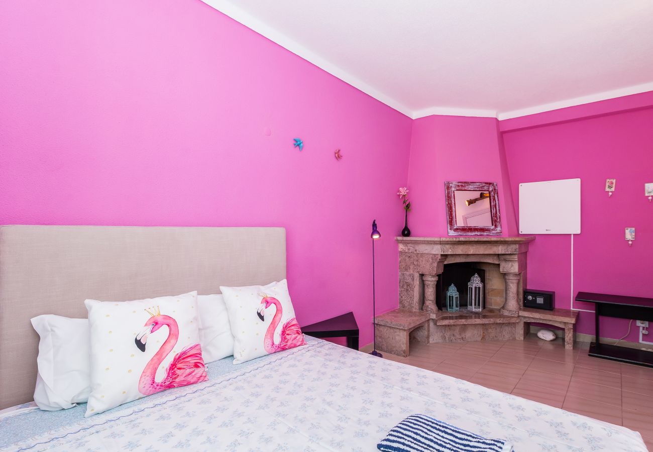 Quarto em Lagos - Passaro Azul: Rose Bedroom