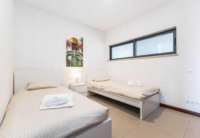 Apartamento em Lagos - Marina Village | Piscina | Garagem