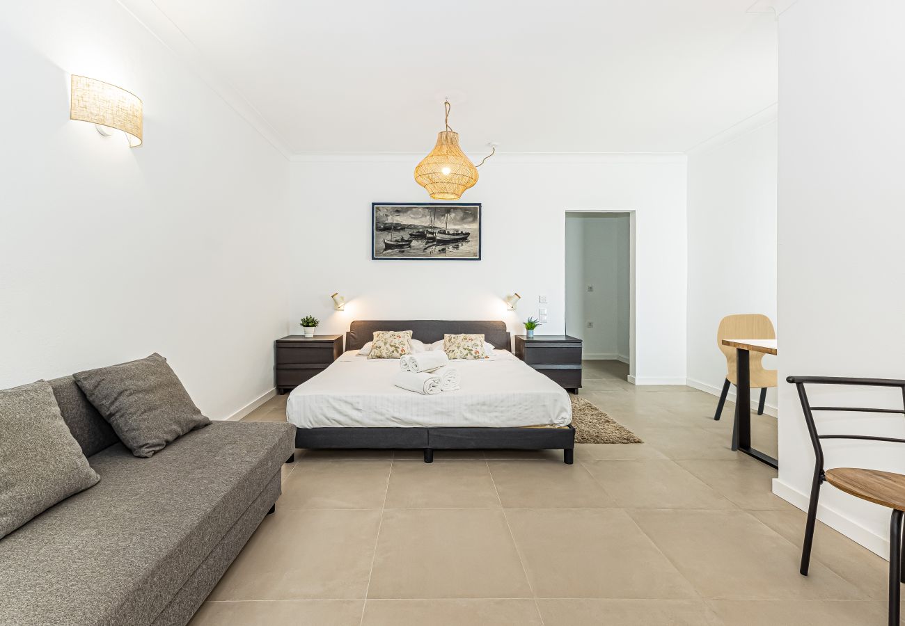 Villa em Lagos - Chilling In Lagos House | Pool | BBQ | Retreat