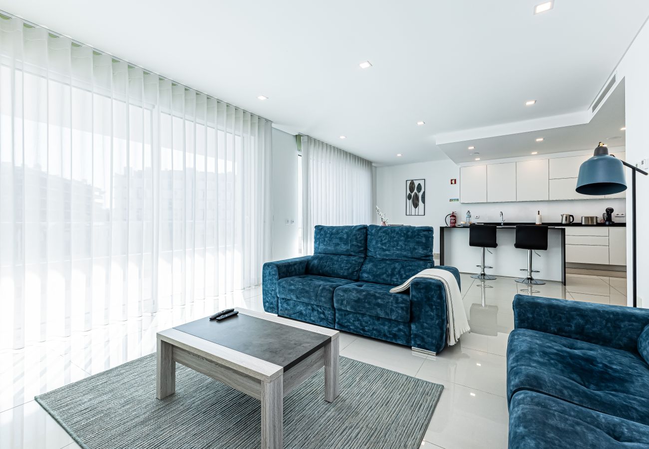 Apartamento em Lagos - Adega Deluxe |  Pool and Gym | Top Location