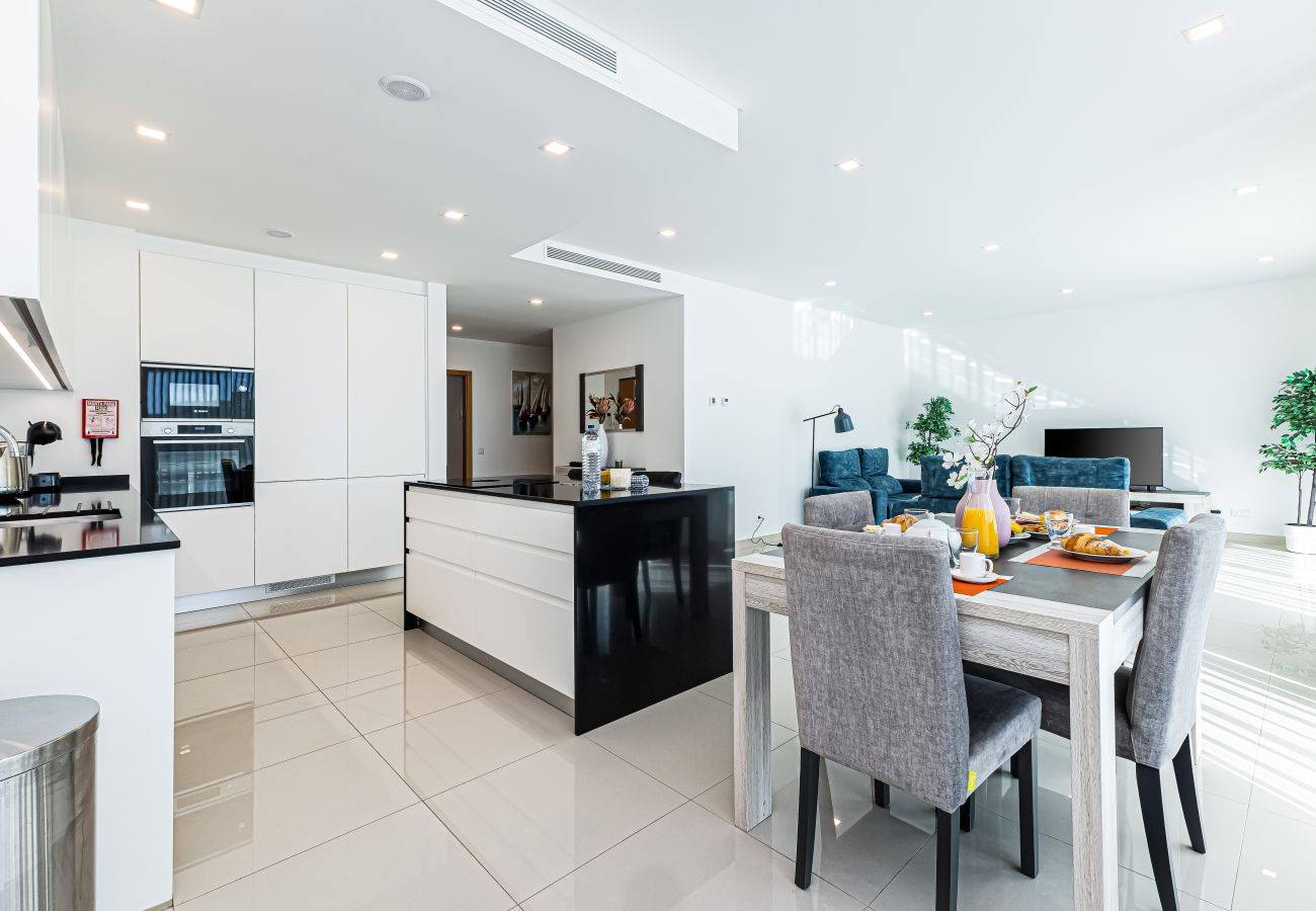 Apartamento em Lagos - Adega Deluxe |  Pool and Gym | Top Location