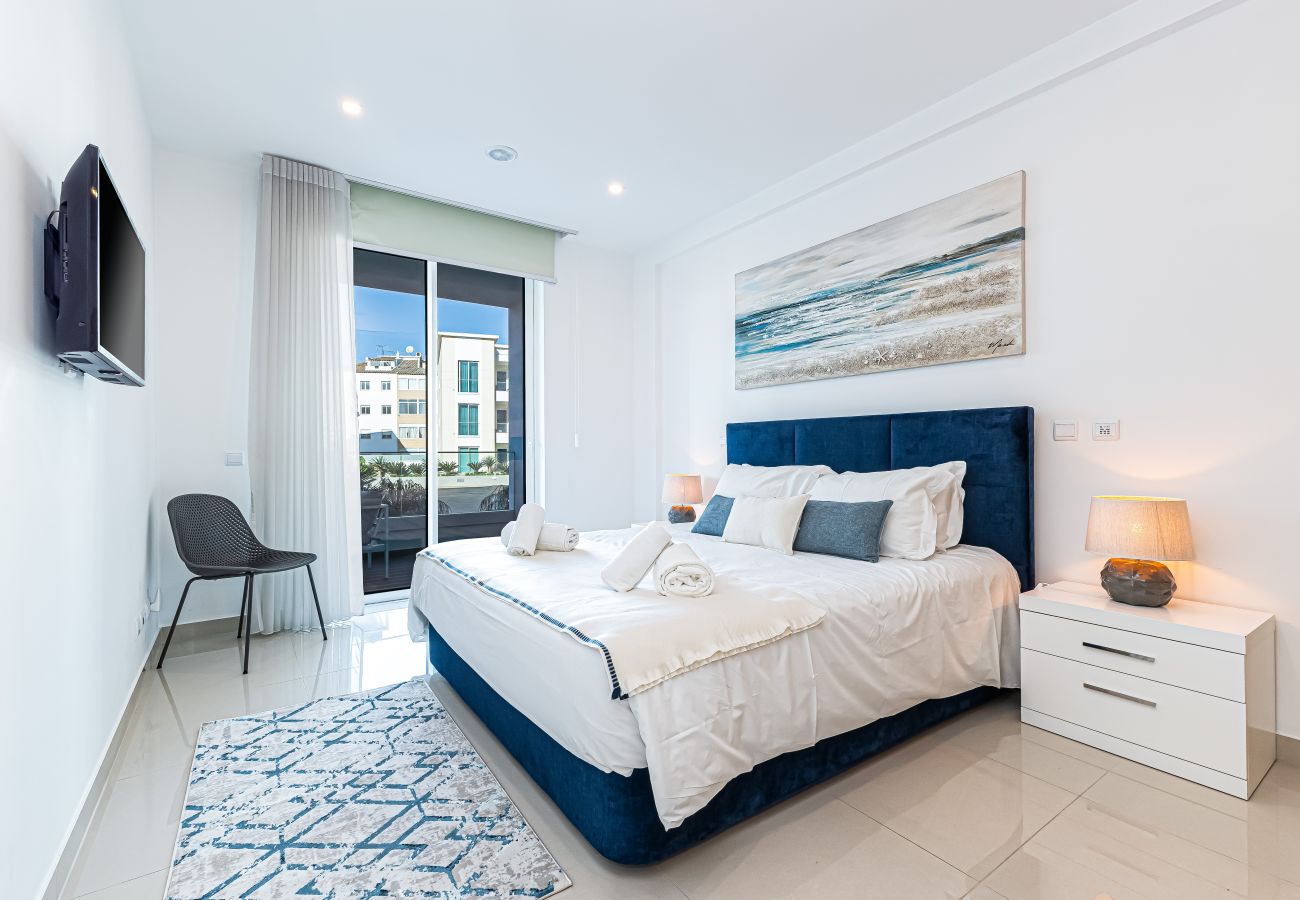Apartamento em Lagos - Adega Deluxe |  Pool and Gym | Top Location