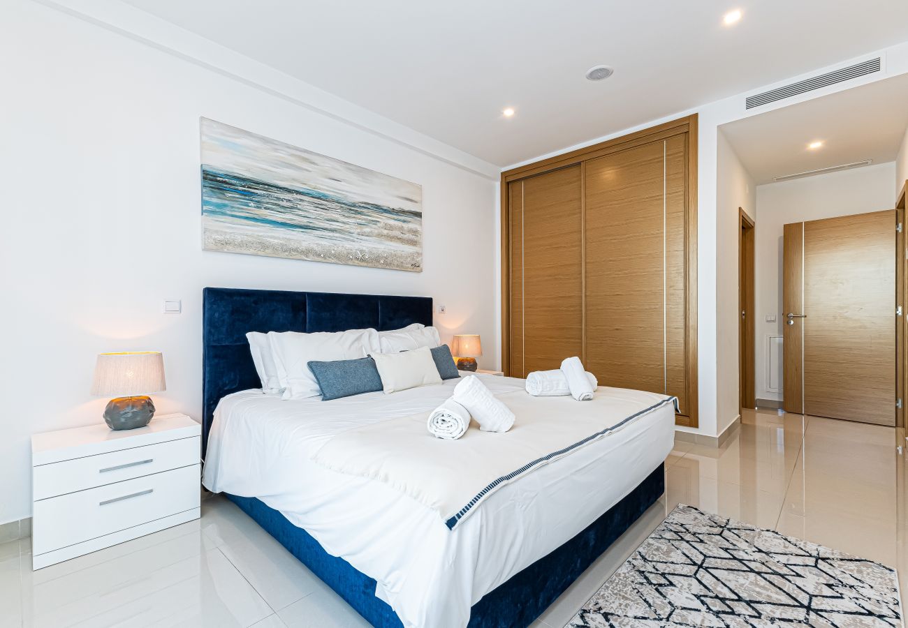 Apartamento em Lagos - Adega Deluxe |  Pool and Gym | Top Location