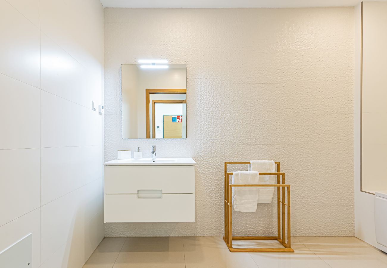 Apartamento em Lagos - Adega Deluxe |  Pool and Gym | Top Location