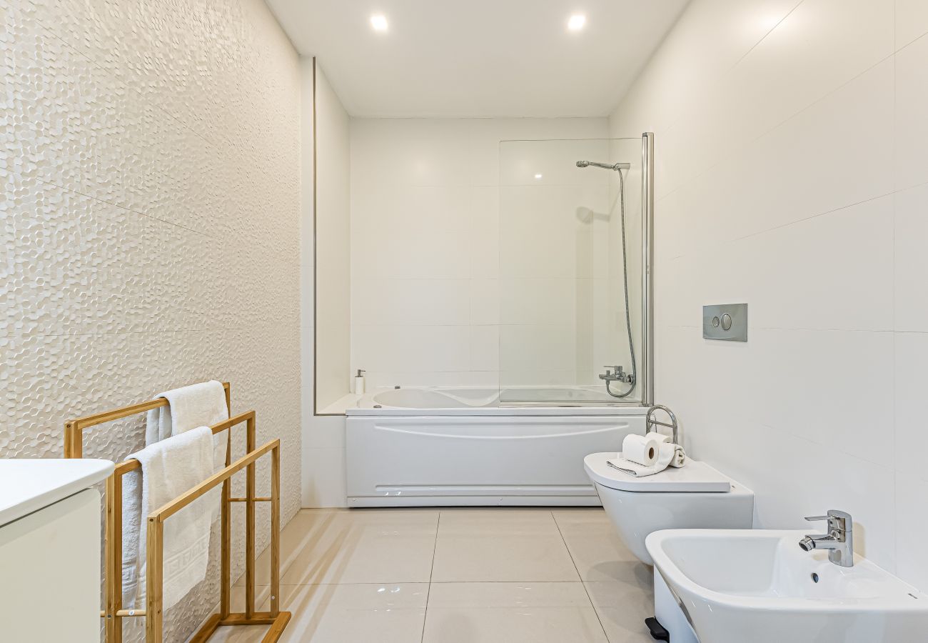 Apartamento em Lagos - Adega Deluxe |  Pool and Gym | Top Location