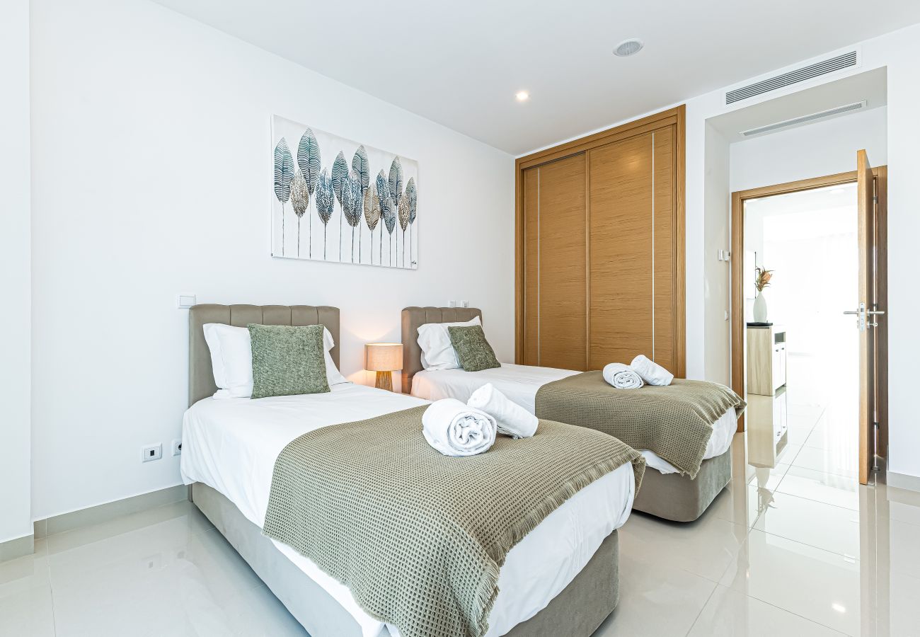 Apartamento em Lagos - Adega Deluxe |  Pool and Gym | Top Location