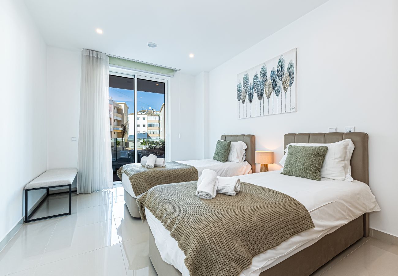 Apartamento em Lagos - Adega Deluxe |  Pool and Gym | Top Location
