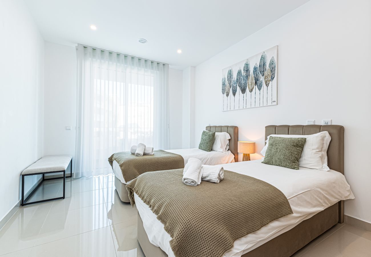 Apartamento em Lagos - Adega Deluxe |  Pool and Gym | Top Location