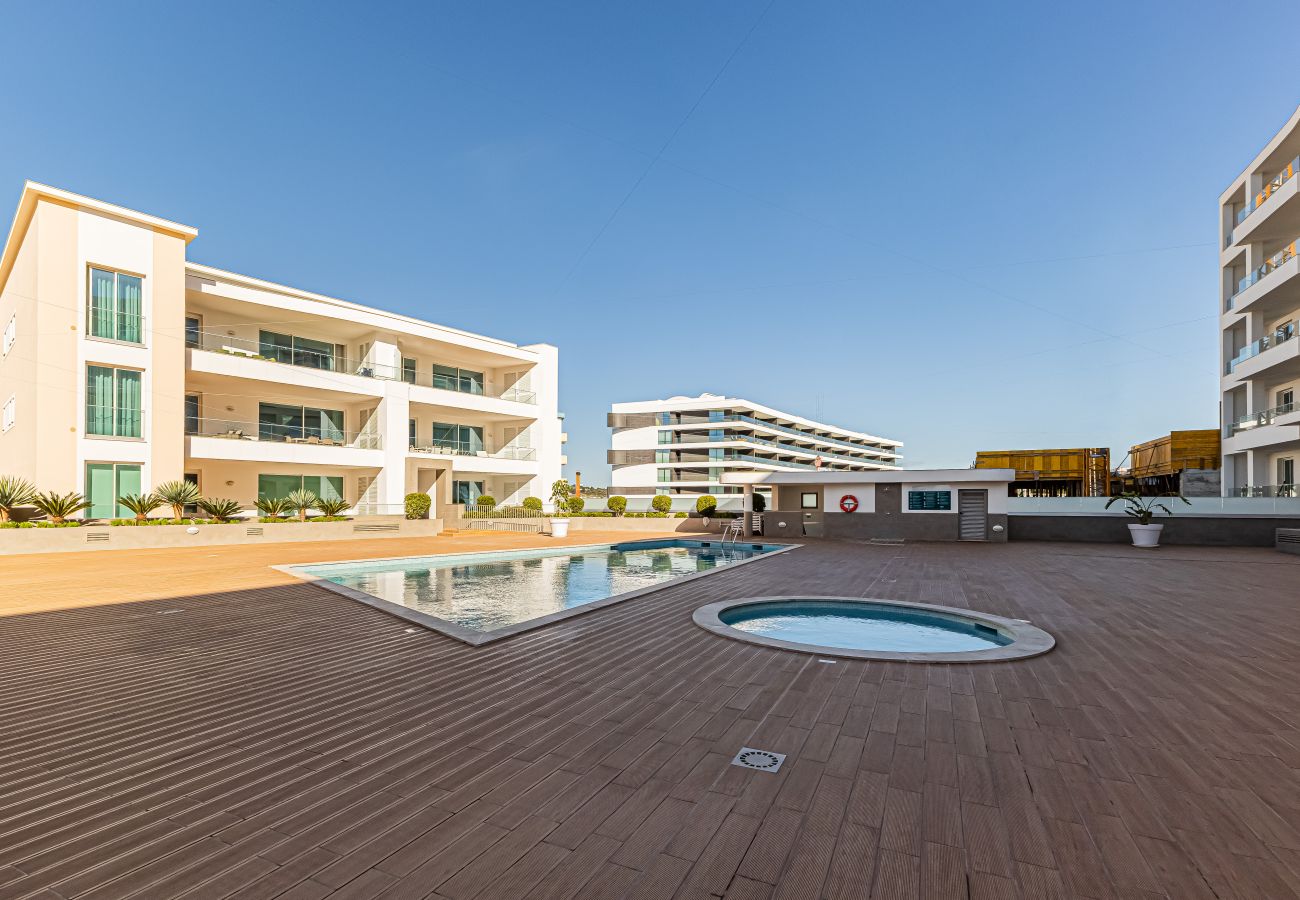 Apartamento em Lagos - Adega Deluxe |  Pool and Gym | Top Location