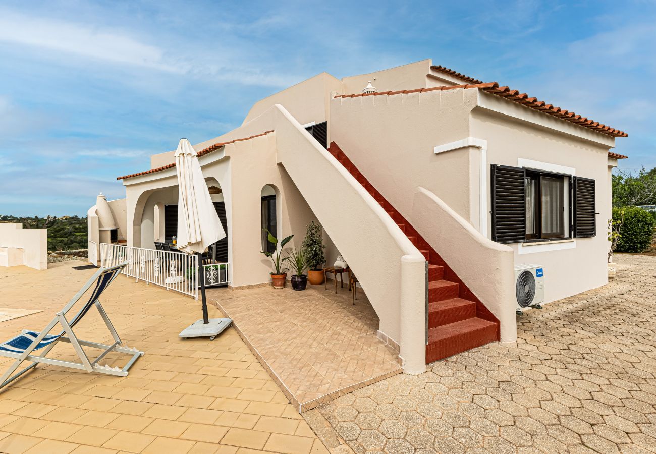 Villa in Porches - Casa do Vale: PET Friendly | Family, Pool & Beach