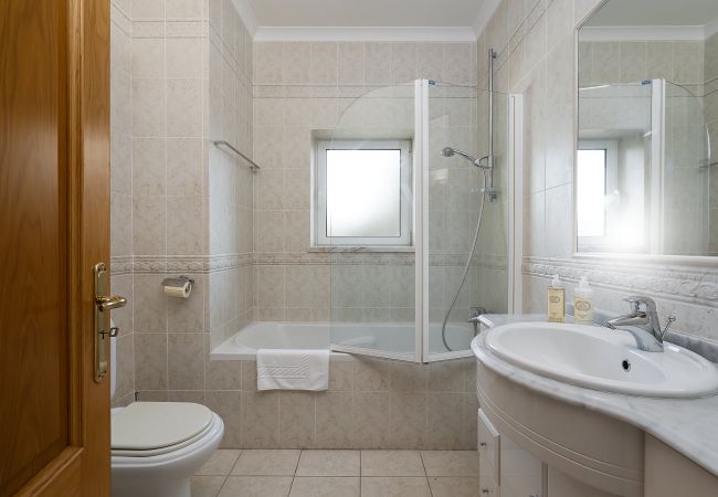 Apartment in Lagos - Meia Praia Beach: GOLF| Perfect for Families | Ent Apartment in Lagos - Meia Praia Beach: GOLF| Perfect for Families | Ent