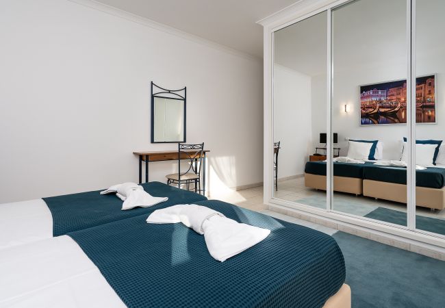 Apartment in Lagos - Meia Praia Beach: GOLF| Perfect for Families | Ent Apartment in Lagos - Meia Praia Beach: GOLF| Perfect for Families | Ent