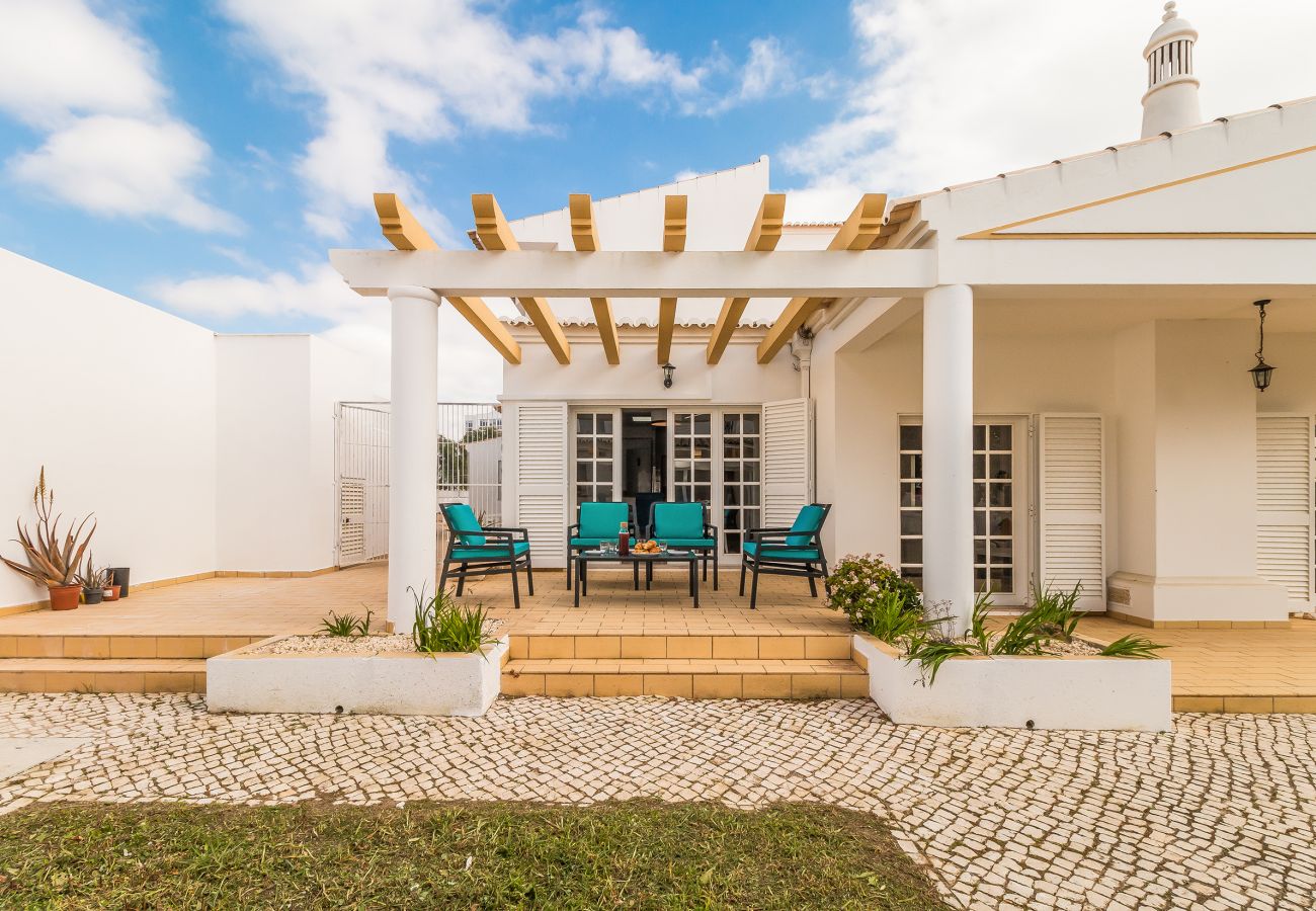 Rent by room in Lagos - New Dawn's Guesthouse - Burgau