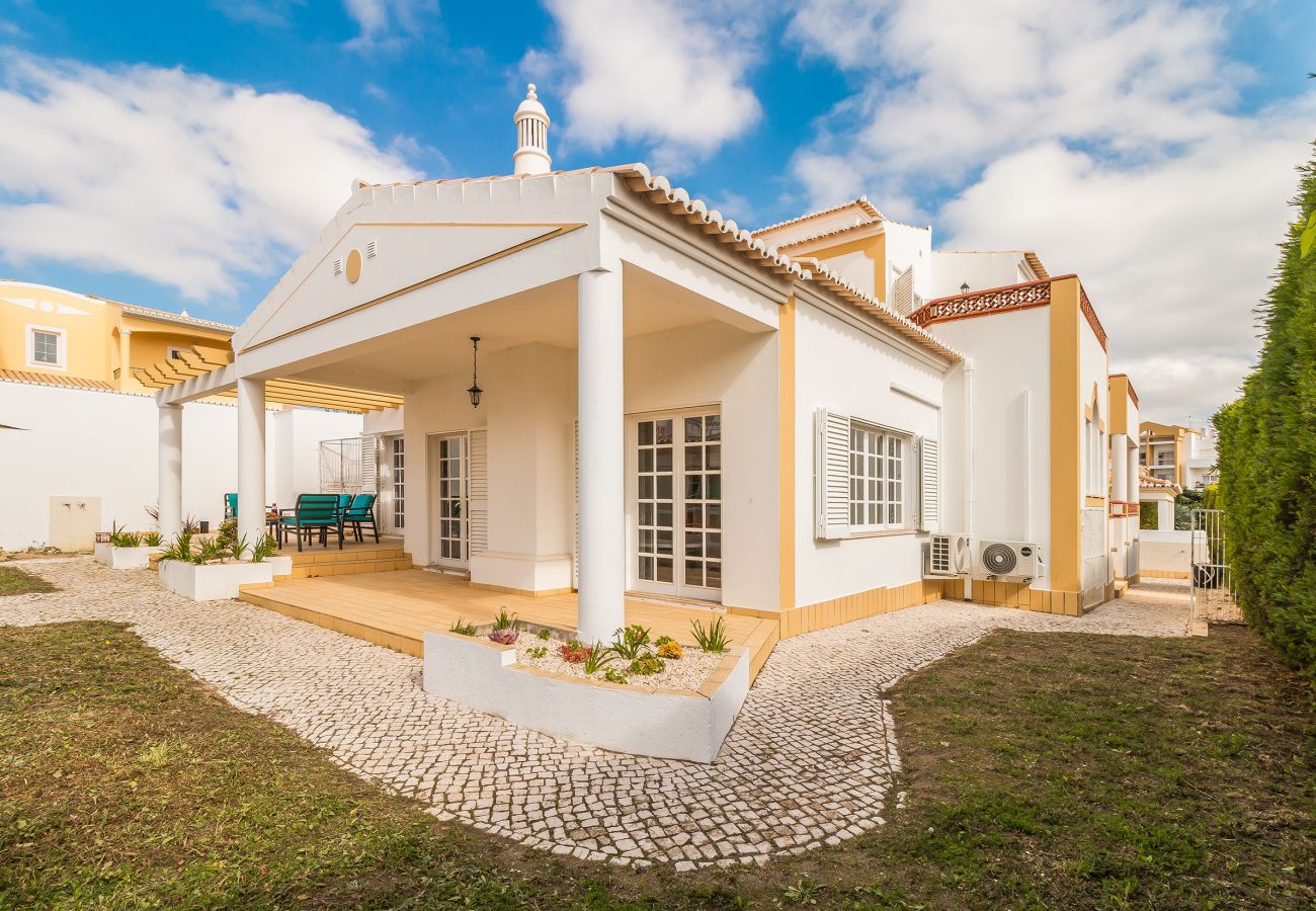 Rent by room in Lagos - New Dawn's Guesthouse - Burgau