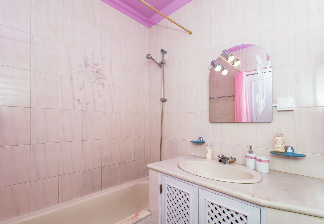 Rent by room in Lagos - Passaro Azul: Ensuite double bedroom
