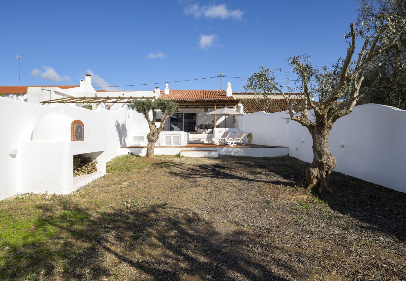 Cottage in Salvada - Casa Oliva Refúgio Rural Contemporâneo