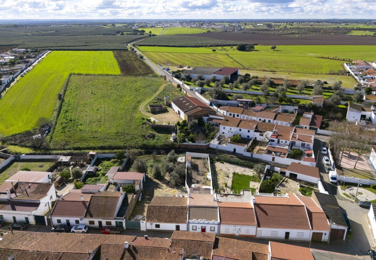 Cottage in Salvada - Casa Oliva Refúgio Rural Contemporâneo