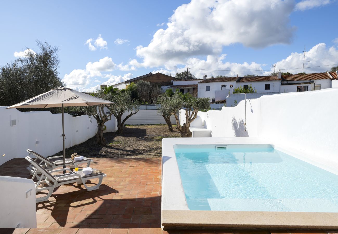 Cottage in Salvada - Casa Oliva Refúgio Rural Contemporâneo