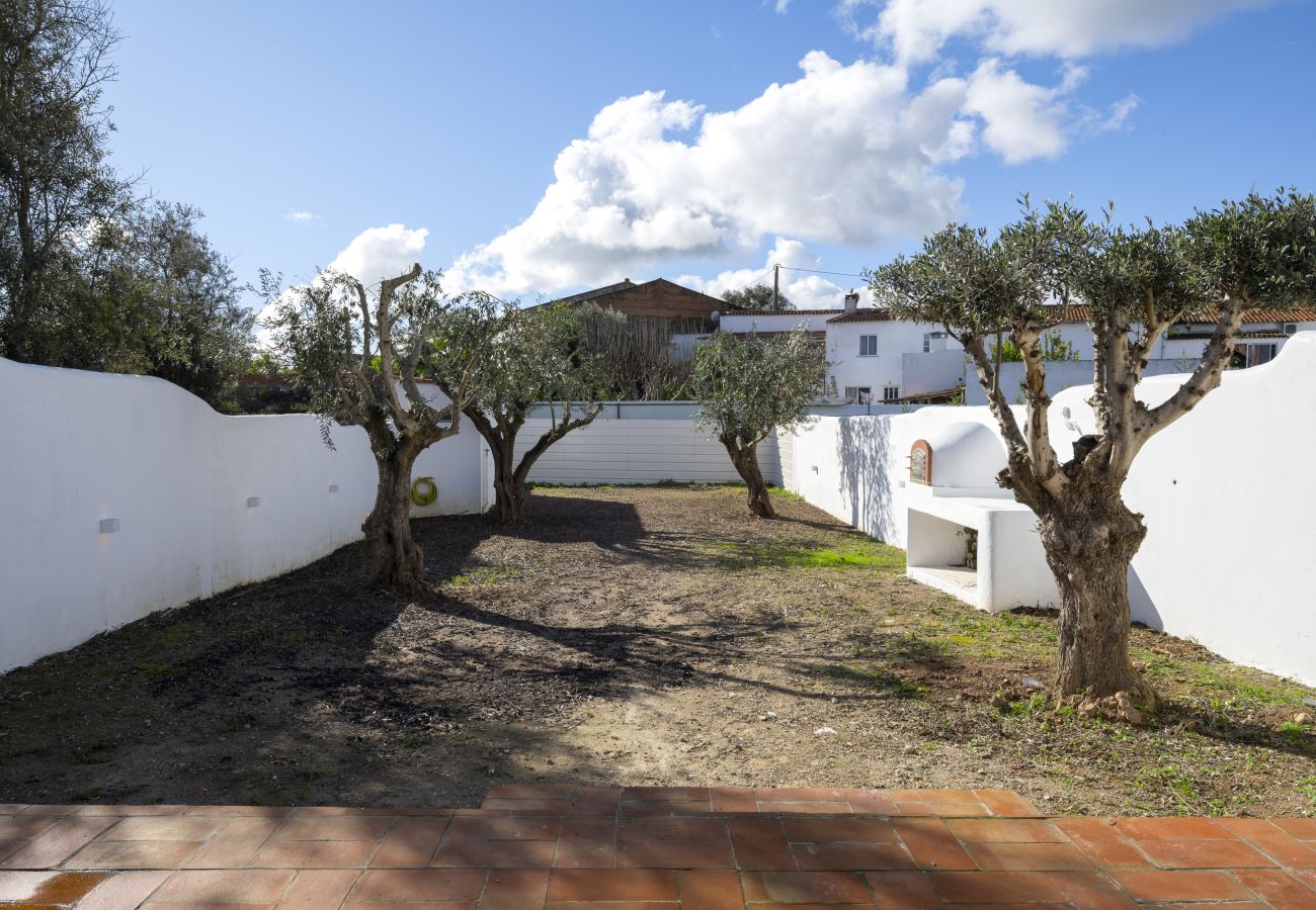 Cottage in Salvada - Casa Oliva Refúgio Rural Contemporâneo